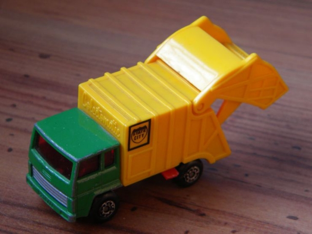 Refuse Truck (1979)